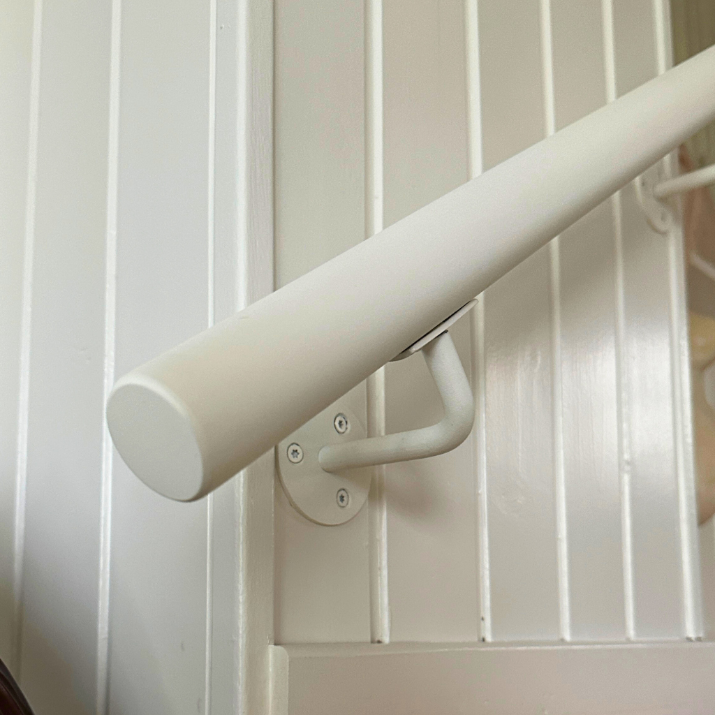 Ronde witte stalen trapleuning op maat