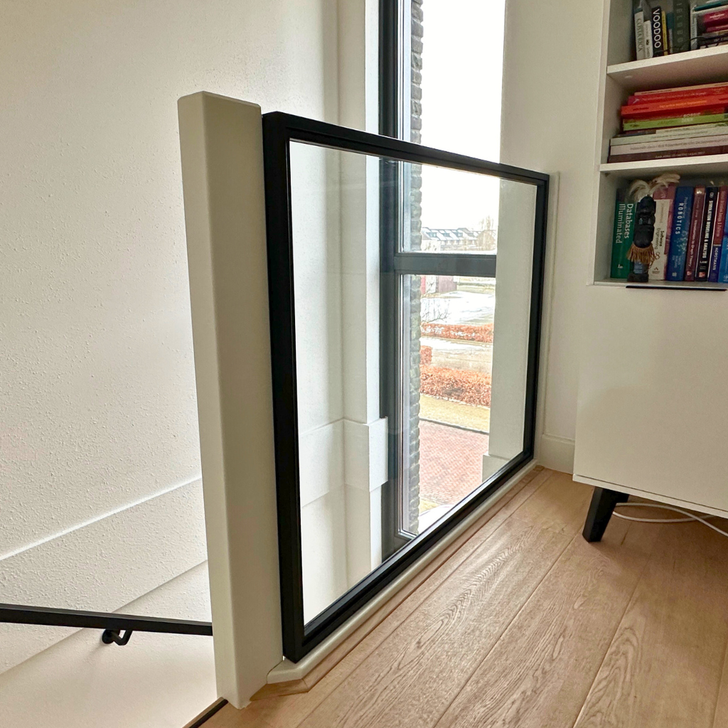 Glazen balustrade in trappengat